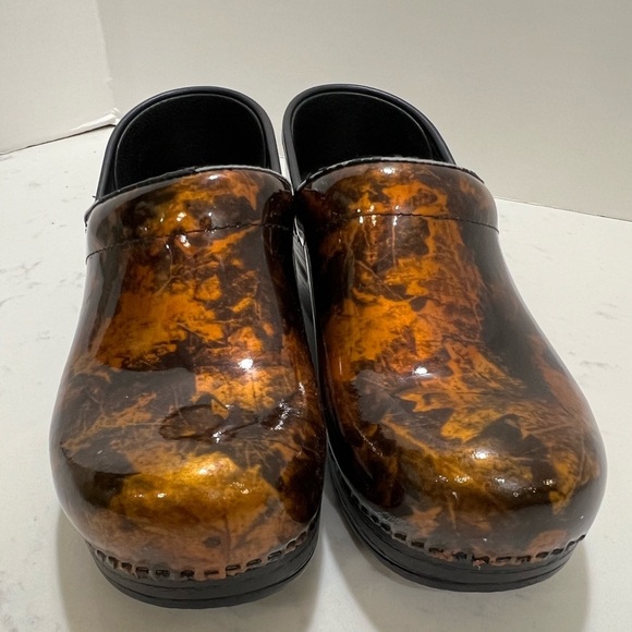 Brown and Black Clogs - Picture 12 of 16